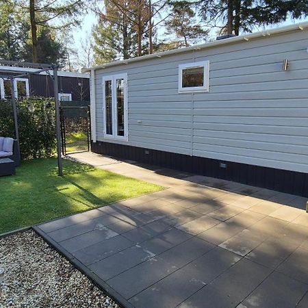 Het Veluwse Boshuisje Knus Chalet Met Omheinde Tuin Op De Veluwe Hoenderloo Esterno foto